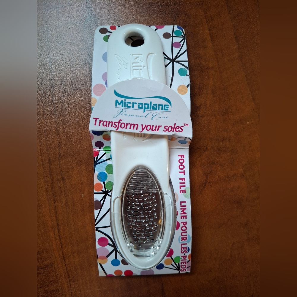 Microplane Colossal Foot File / Pedicure Rasp - Perfect for Calluses - 2 Colors - Picture 4 of 8